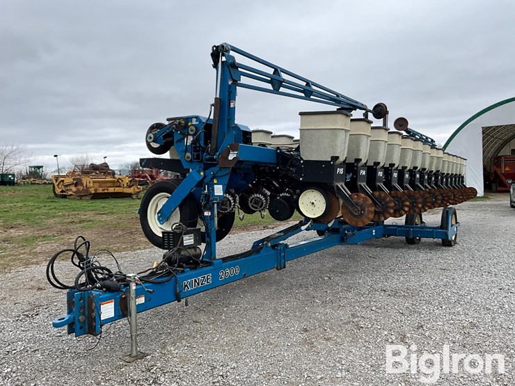 kinze-2600-image-1