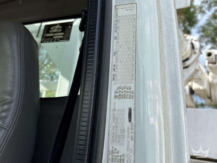 2010-freightliner-m2-106-image-6