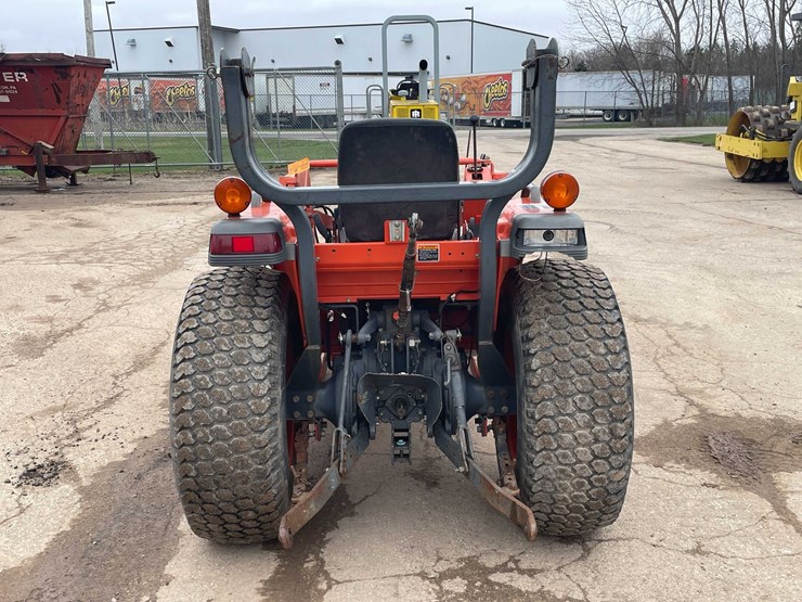 #4056-•-kubota-tractor-image-6