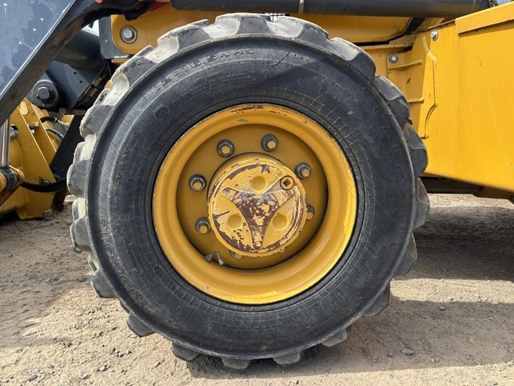 2019-deere-310l-ep-image-27
