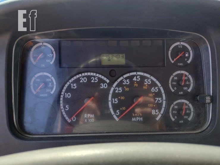 2007-freightliner-business-class-m2-106-image-7