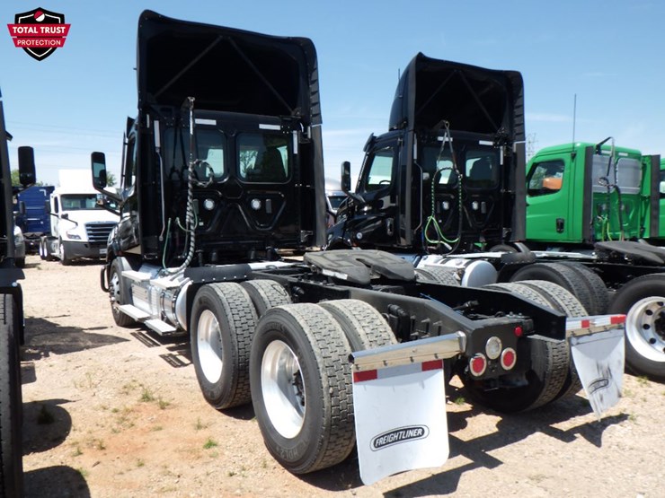 2022-freightliner-cascadia-116-image-11