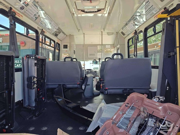 2017-ford-e450-image-19