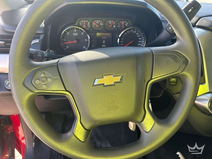 2016-chevrolet-suburban-image-13