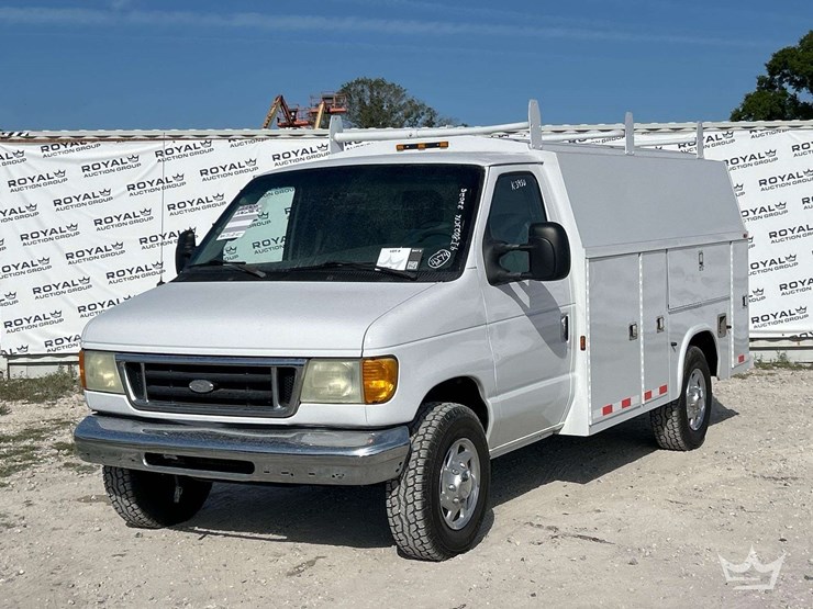 2006-ford-e350-image-1