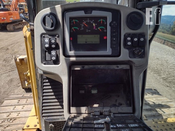 2014-caterpillar-d6t-xw-image-7