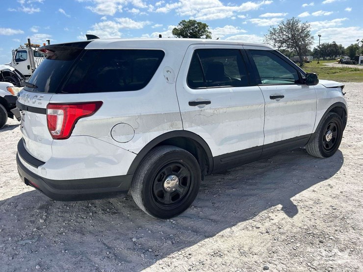 2018-ford-explorer-image-3
