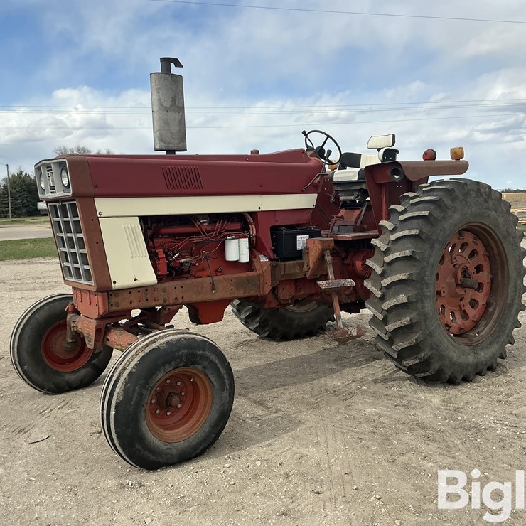 1974 INTERNATIONAL 966