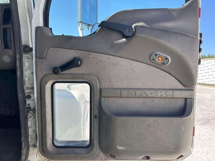 2007-mack-chn613-image-29