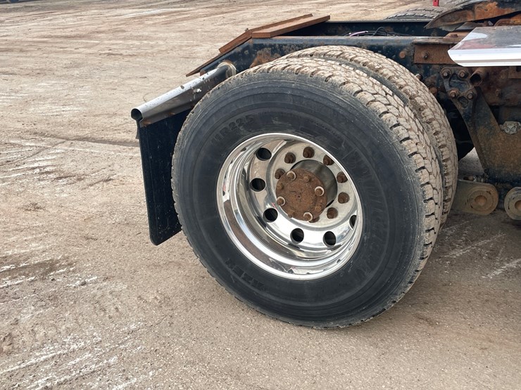 2015-kenworth-t880-image-19
