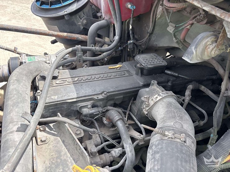 2007-freightliner-m2-106-image-12