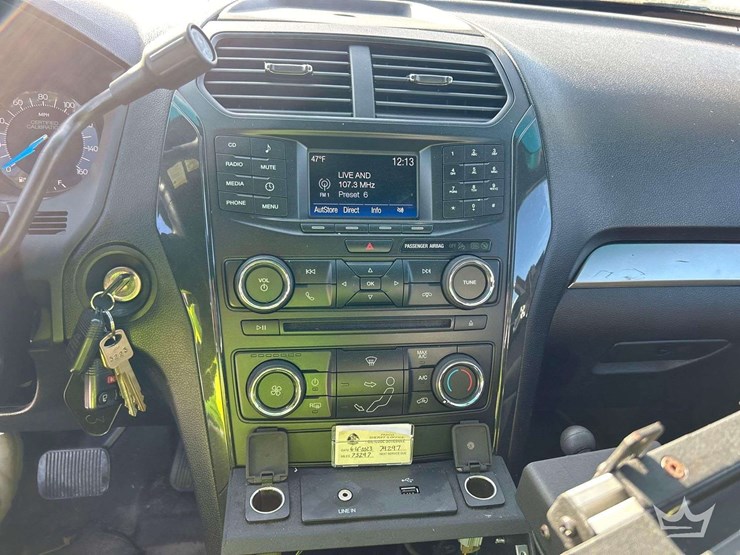 2016-ford-explorer-image-17