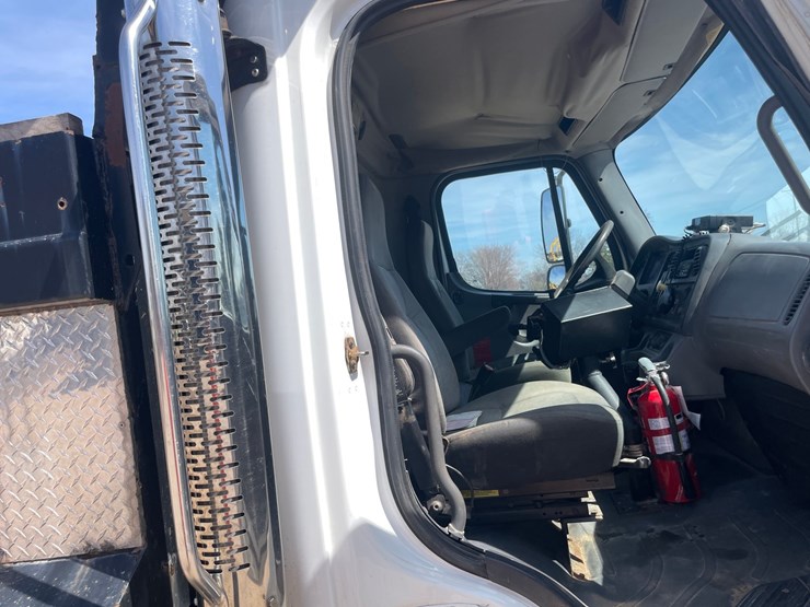 #4015-•-2004-freightliner-dump-truck-(has-wi-title)-image-111