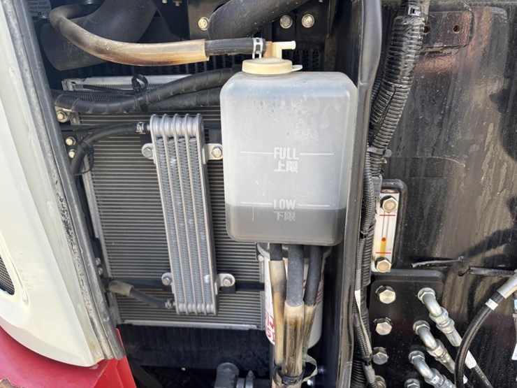 2020-takeuchi-tb240-image-49