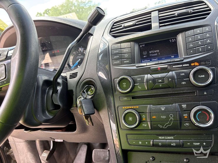 2017-ford-explorer-image-15
