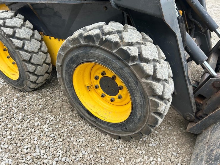 new-holland-l170-image-12