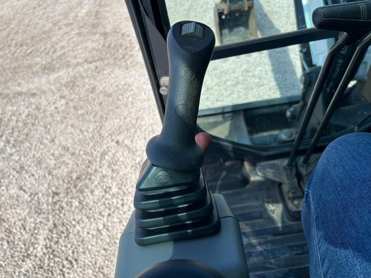 2023-bobcat-e32-image-26