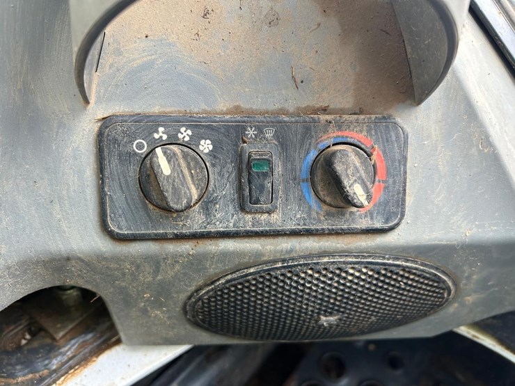 2016-bobcat-t650-image-27