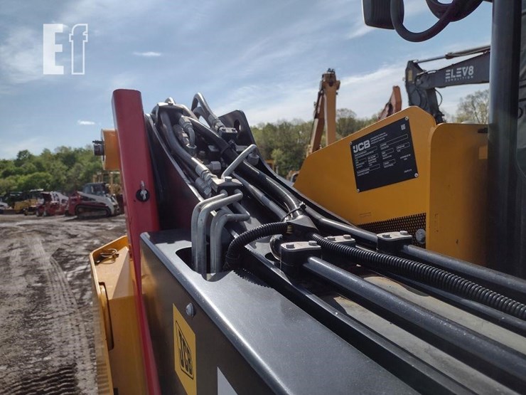 2024-jcb-3ts-8t-image-28
