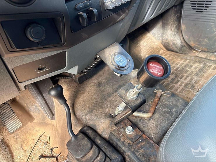 2015-ford-f550-image-15