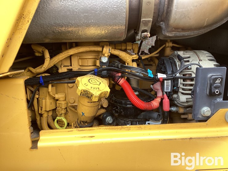 2018-deere-750k-image-18