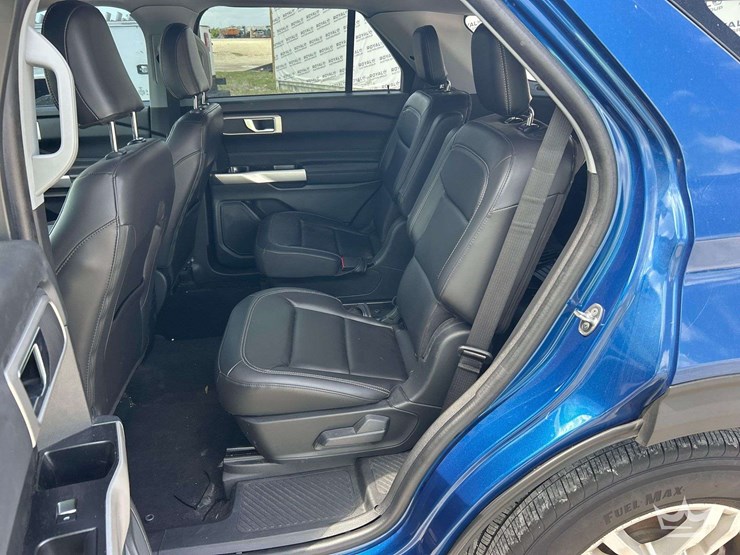 2023-ford-explorer-image-17
