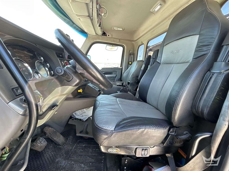 2017-kenworth-t880-image-23