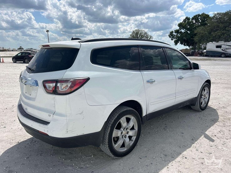 2017-chevrolet-traverse-image-3