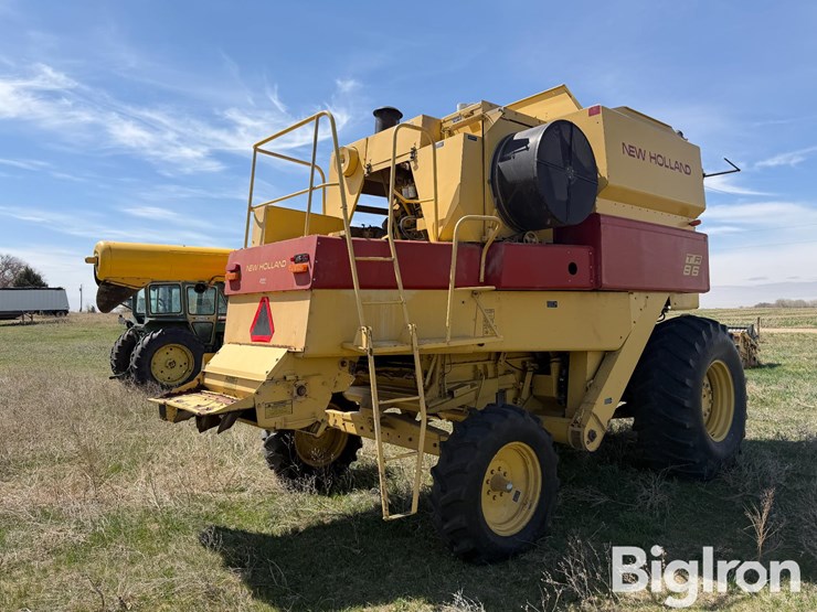 new-holland-tr86-image-5