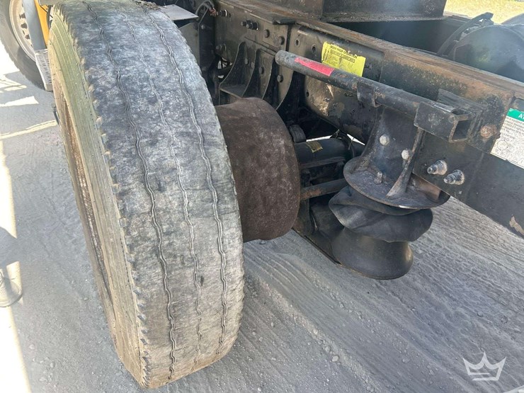1999-freightliner-fl112-image-36