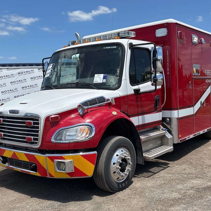 2015 FREIGHTLINER M2 106
