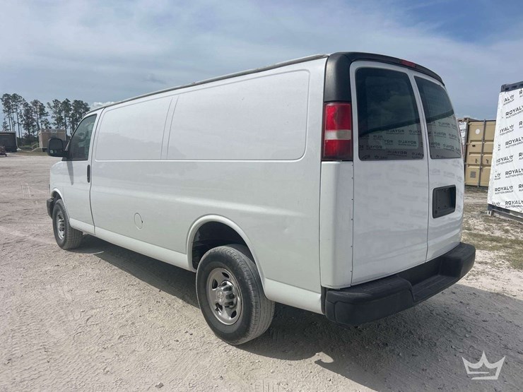 2019-chevrolet-express-2500-image-4