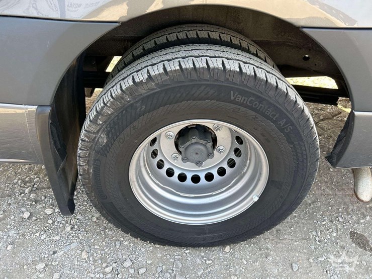 2021-mercedes-benz-sprinter-4500-image-37