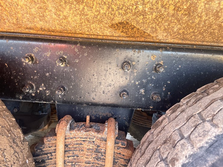 #4014-•-2013-quad-axle-mack-dump-truck-(has-wi-title)-image-34