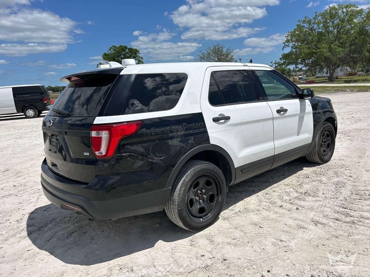2017-ford-explorer-image-3