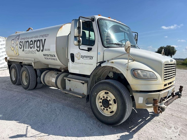 2019-freightliner-m2-106-image-2
