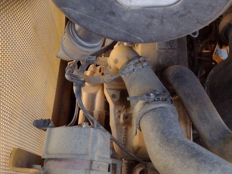 2004-deere-650h-image-36