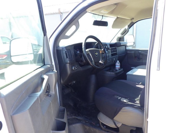 2016-chevrolet-express-2500-image-5