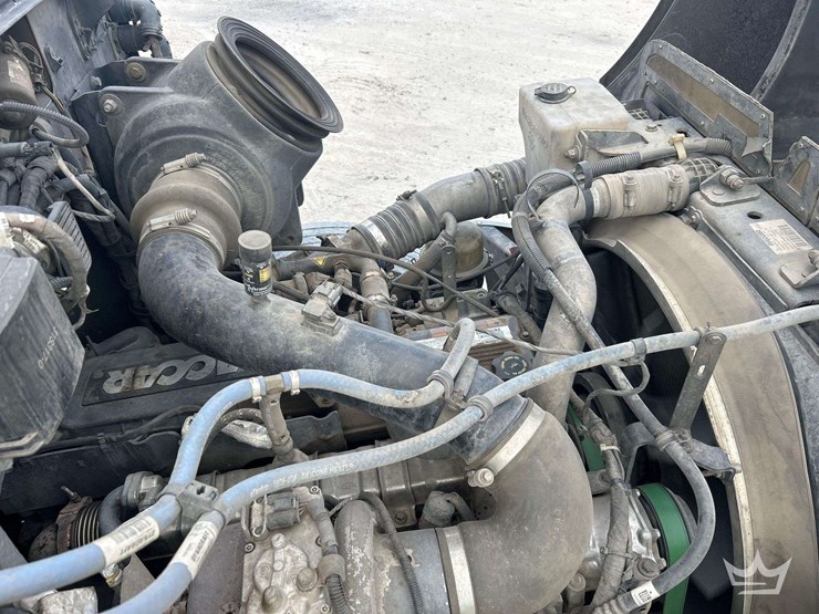 2016-peterbilt-348-image-9