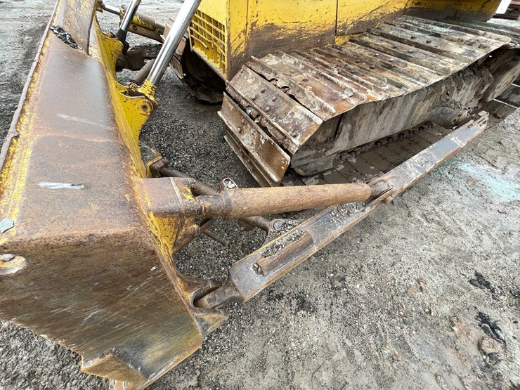 komatsu-d65px-12-image-12