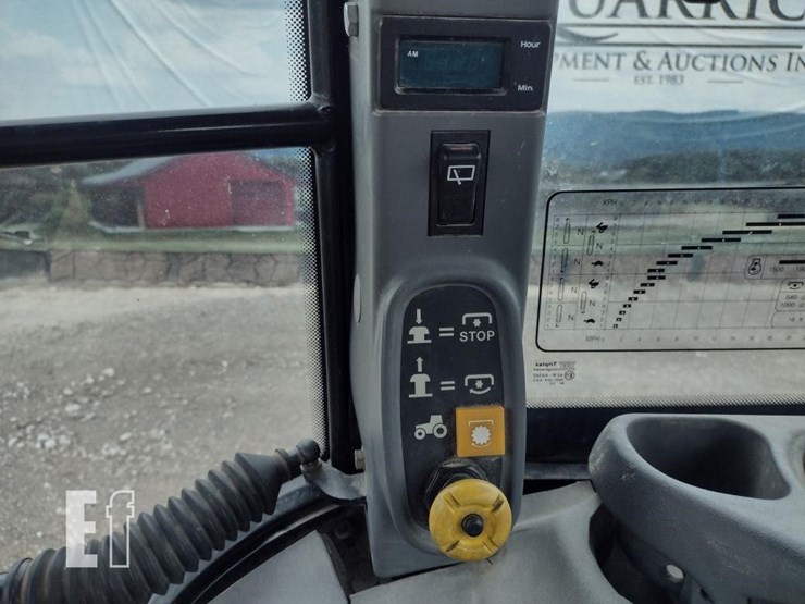 new-holland-ts100-image-9