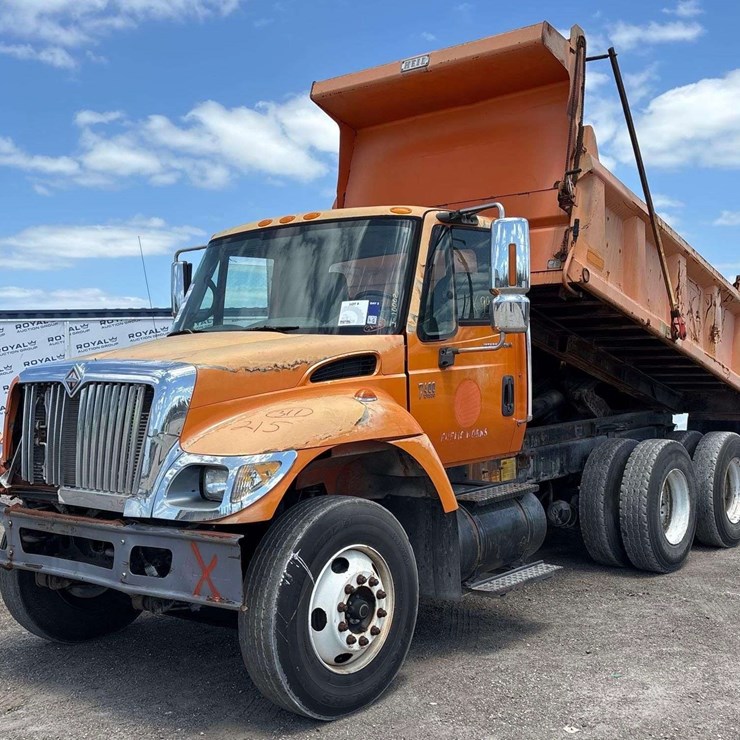 2003 INTERNATIONAL 7400