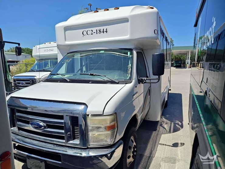 2017-ford-e450-image-3