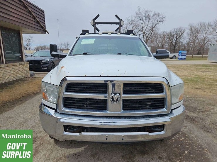 2011-dodge-3500-image-3