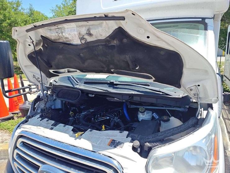 2019-ford-transit-image-32