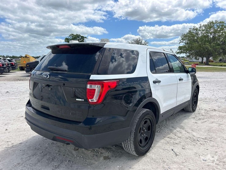 2016-ford-explorer-image-3