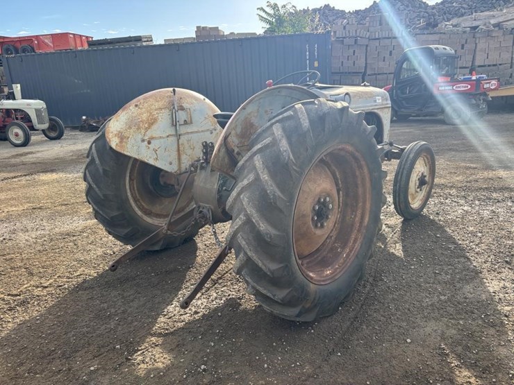 ford-8n-image-3