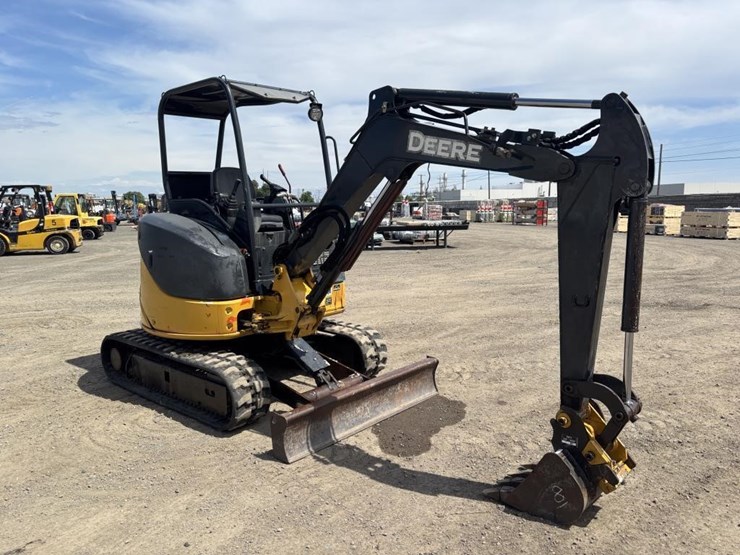 2006-deere-27d-image-2
