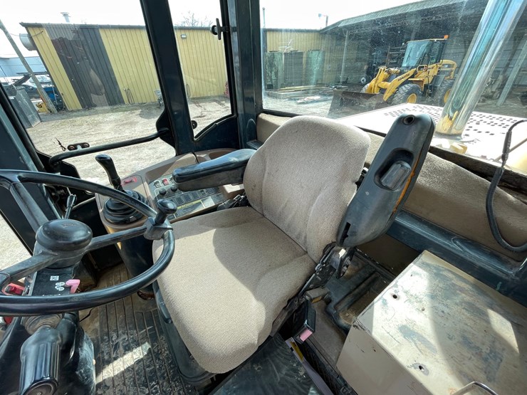 2000-deere-544h-image-36
