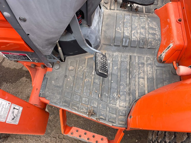 #4056-•-kubota-tractor-image-49